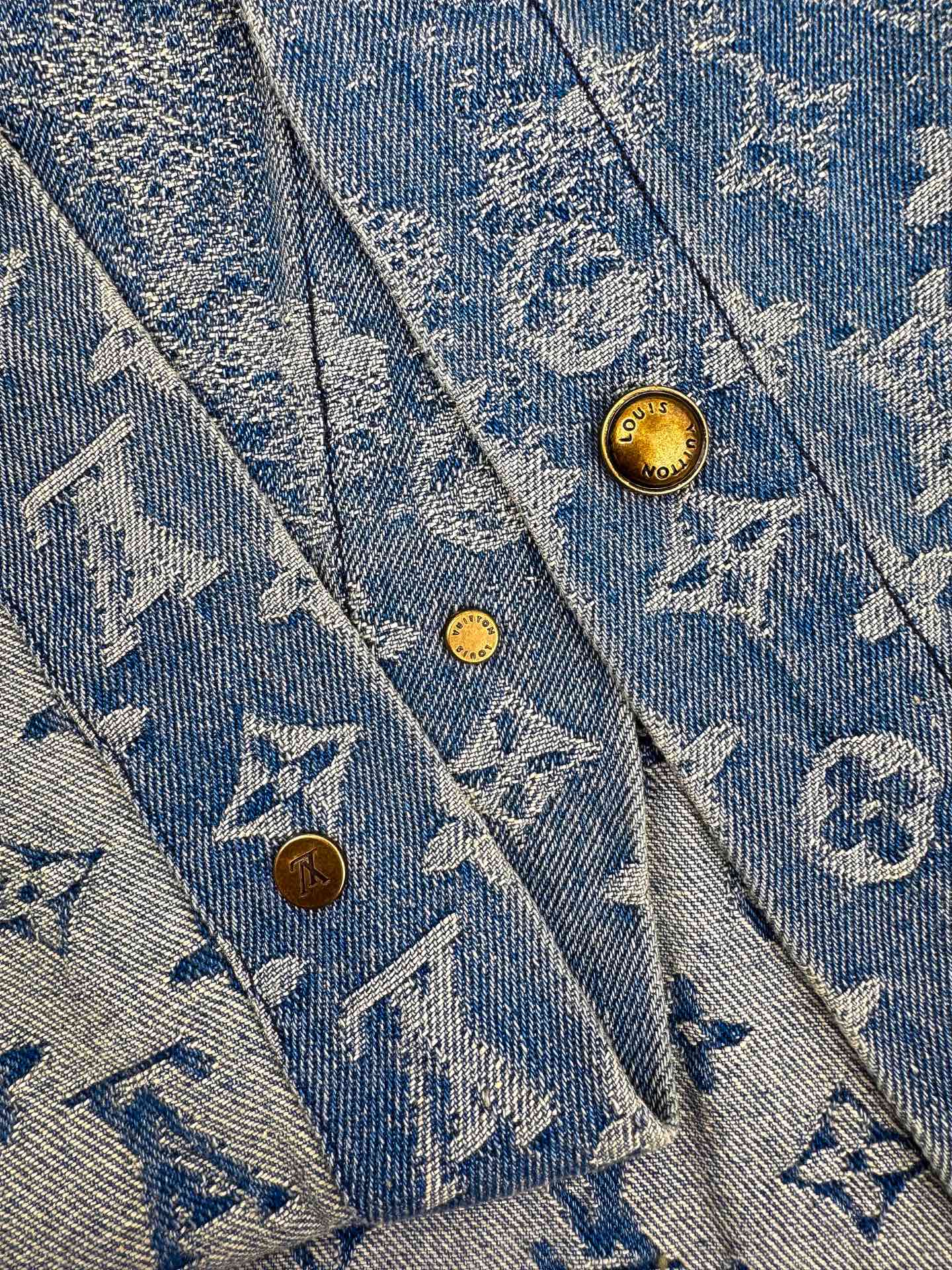 2026 New LY Logo Denim Short-Sleeve Shirt (BB773-B40)