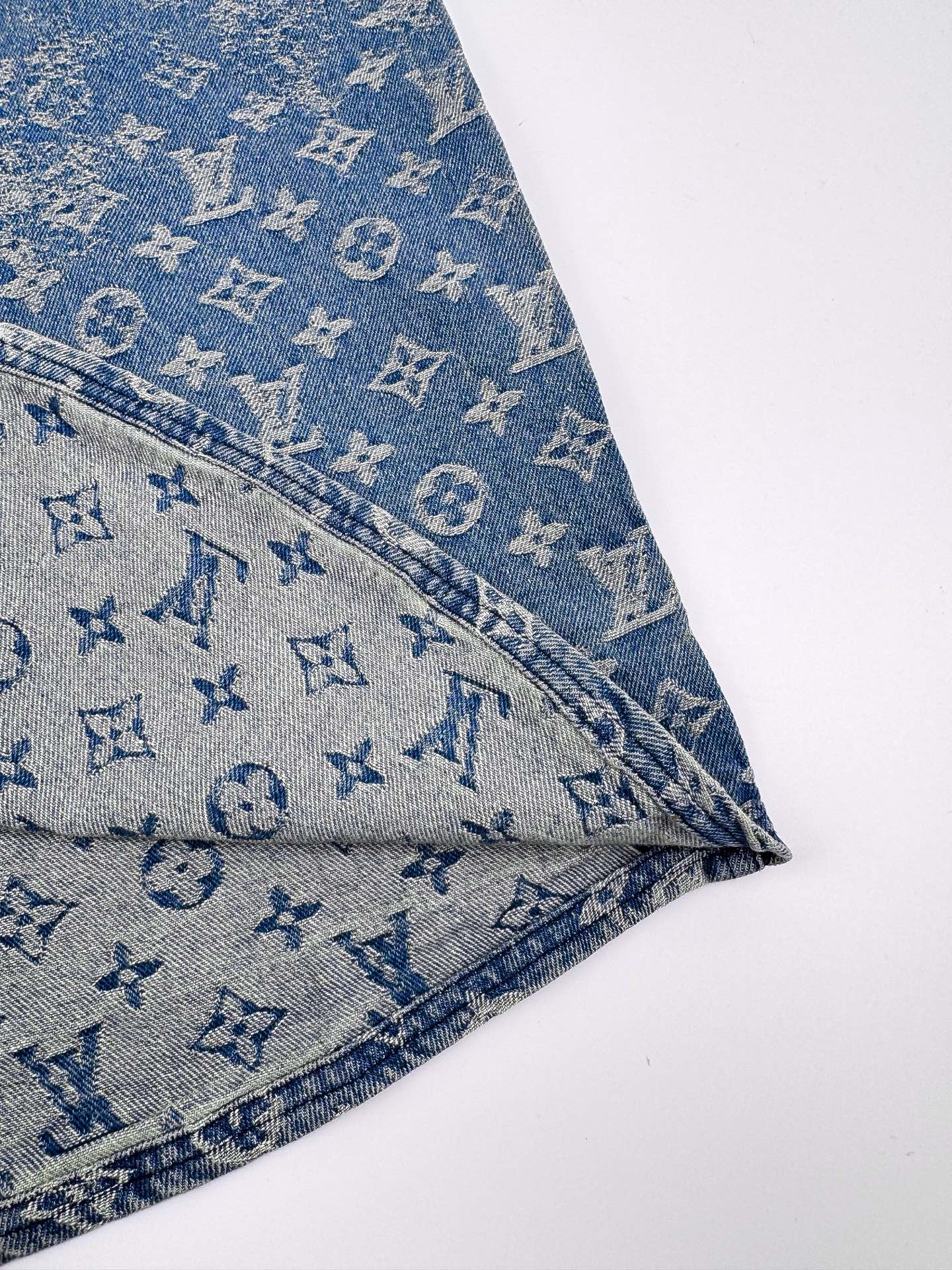 2026 New LY Logo Denim Short-Sleeve Shirt (BB773-B40)